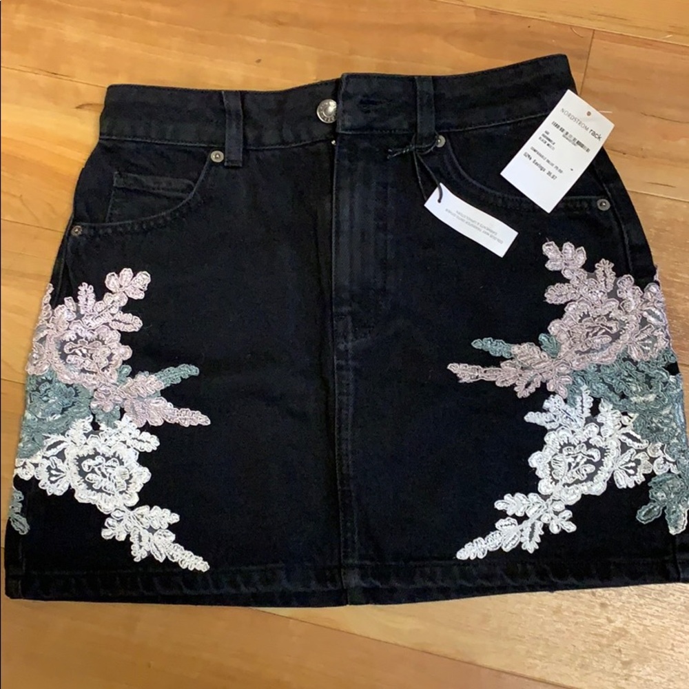 ⚡️Top Shop Black denim skirt⚡️